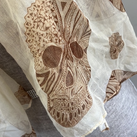 Italy Design 100 % polyester super lightweight and flows.  Has a skull design. - Picture 3 of 6